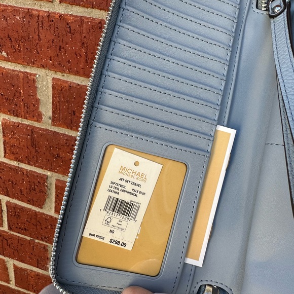 Michael Kors wallet - Picture 7 of 10